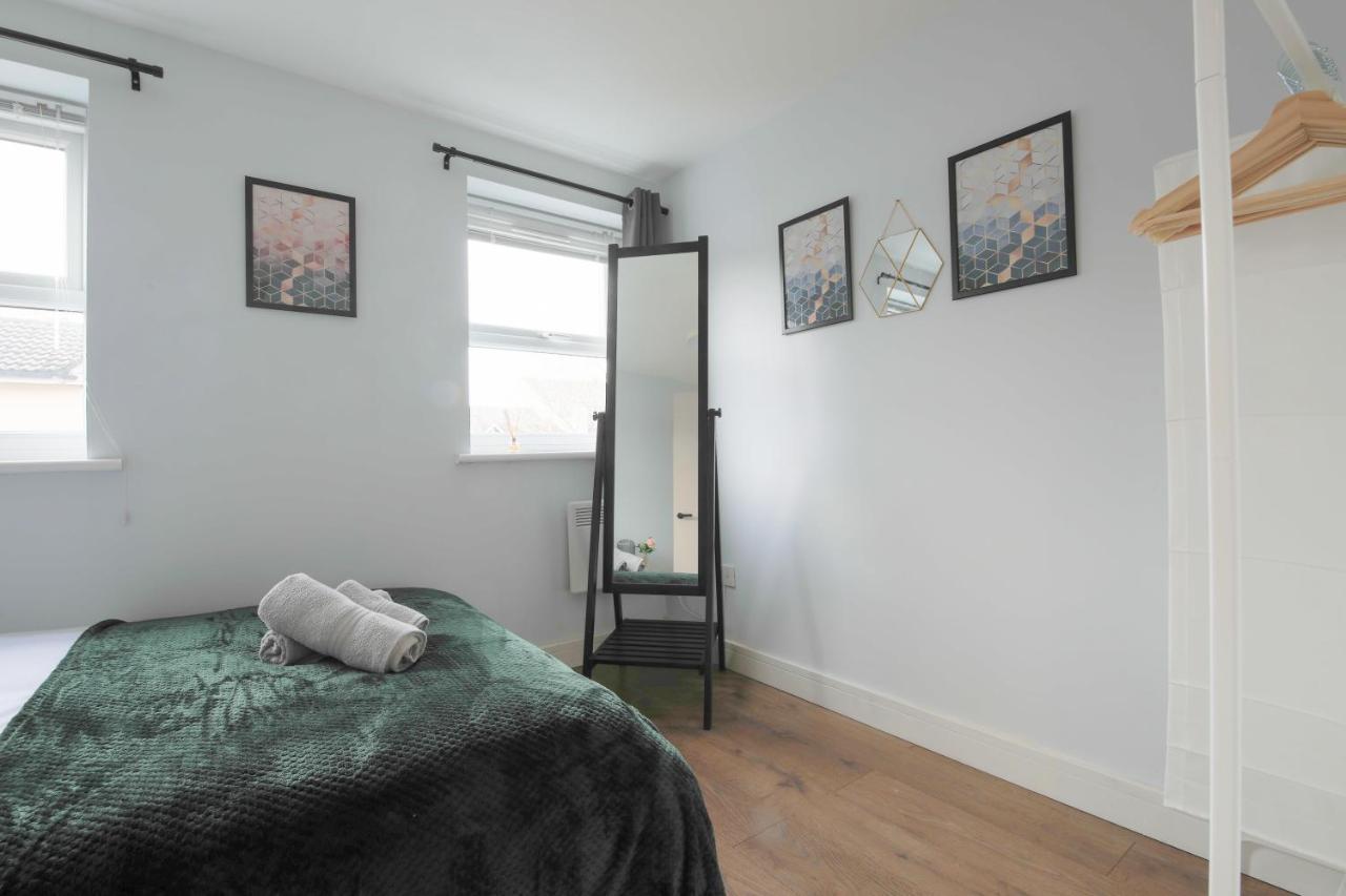 Stayright Stylish Bay 2 Bed Apartment- Private Parking & 10 Mins To Bay & Apartment